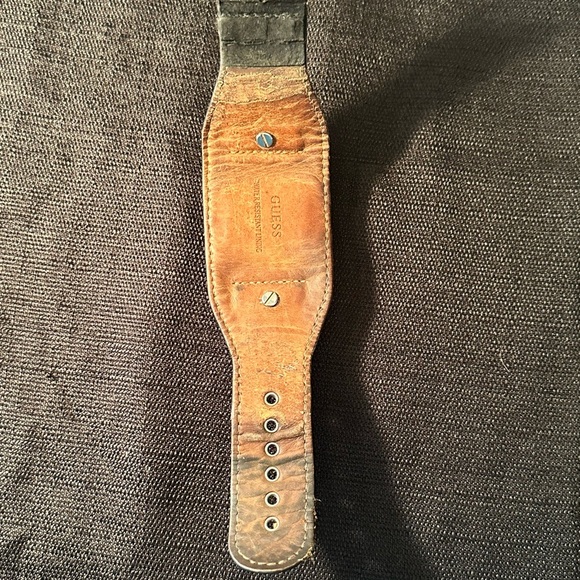 Vintage Guess Watch Y2K Grunge Large Case Black Wide Leather Bund Band Unisex - Picture 5 of 6